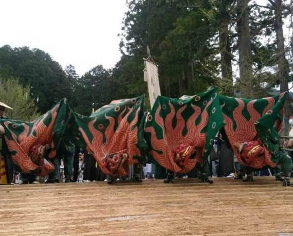 櫻山八幡宮の獅子舞の写真