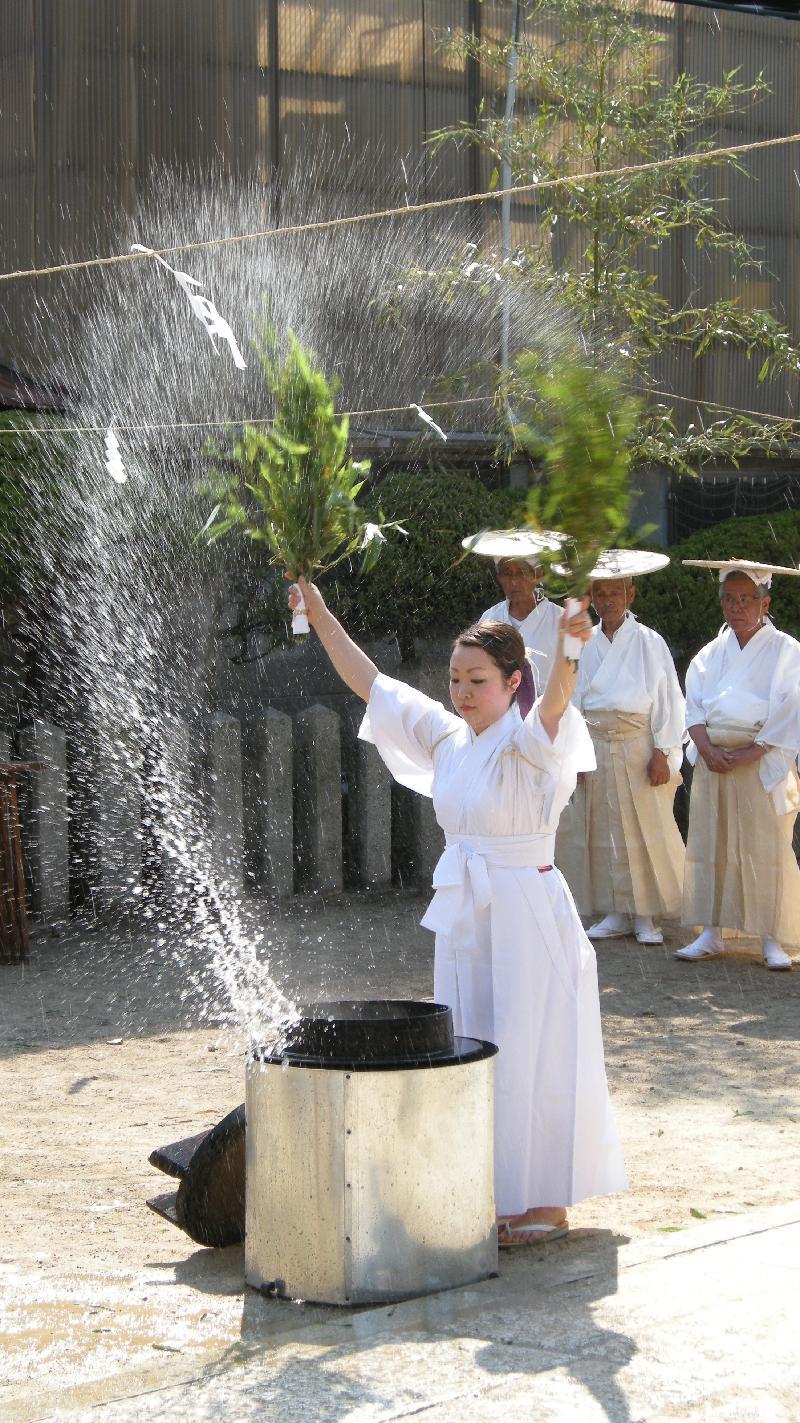 湯神楽神事の様子