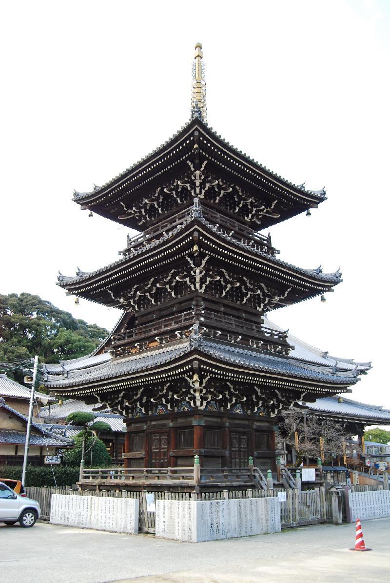 三重塔の外観の写真