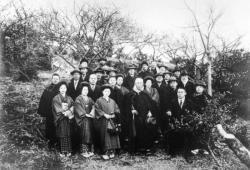 1931年(昭和6年)2月22日三ツ松梅見句会の時の集合写真