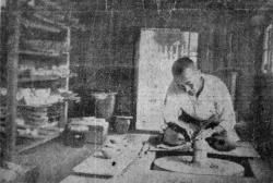 中野梧月による水間焼の制作作業の写真