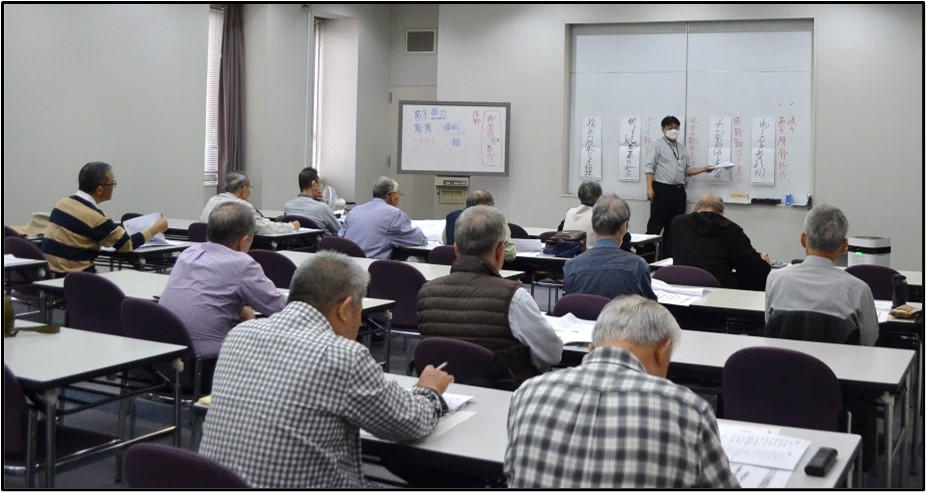古文書講座に聞き入る参加者のみなさん