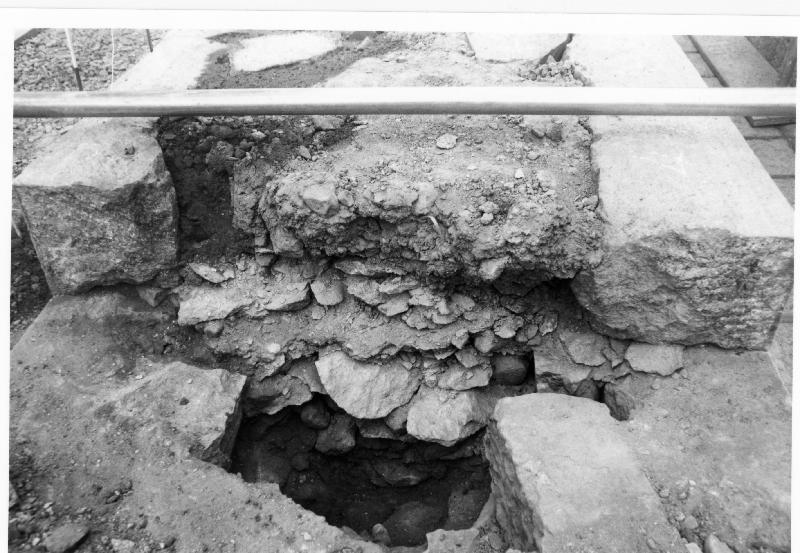 北築地塀基礎断面の写真