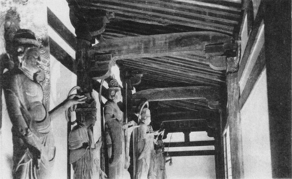 孝恩寺観音堂 背面外陣の写真