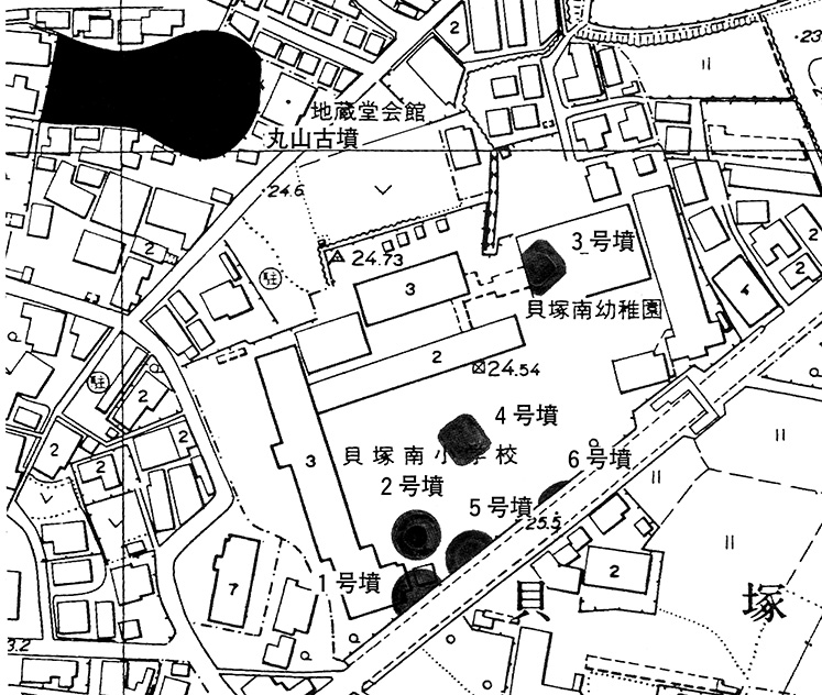 南小学校と丸山古墳と円墳・方墳の配置図の画像