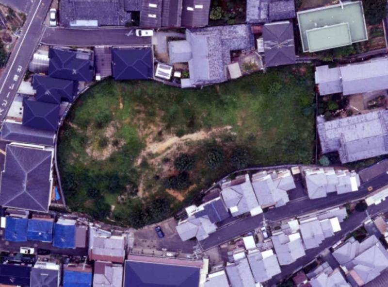 上空から見た丸山古墳の写真