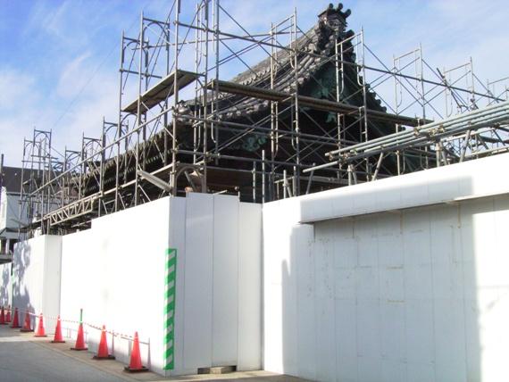 表門素屋根の建設工事の写真