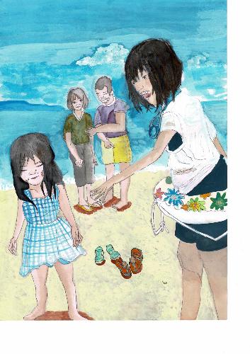 令和5年度かいづか家族の日の絵画部門優秀賞作品です 家族4人で琵琶湖に行った時の様子を描いた絵です 湖畔で浮き輪を身に着けた姉が笑顔で妹に砂をかけて 妹は悲しそうに目をつむって顔をそらしています 後ろで大人2人がそれを見守っていて 背景には青空と湖が広がっています