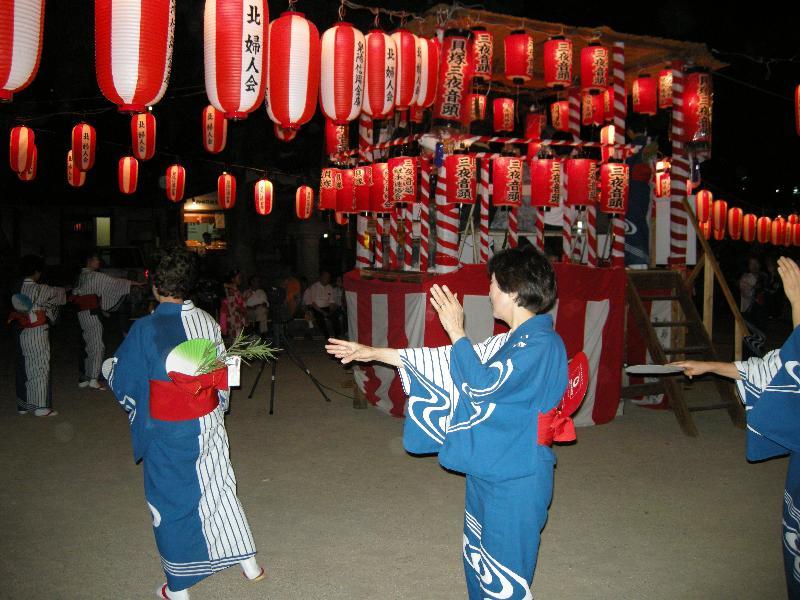 貝塚三夜音頭 踊り手の写真