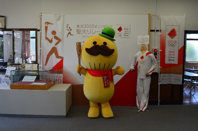 トーチを持つつげさん