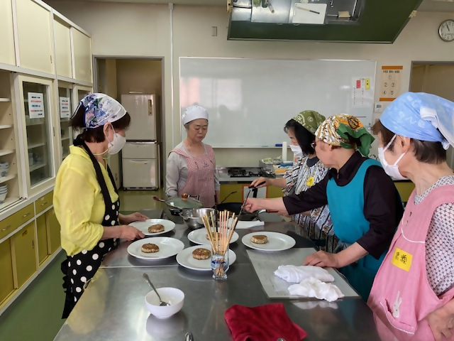前回講座の料理実習の様子の写真