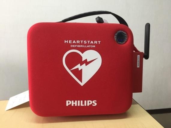 AED(自動体外式除細動器)の画像