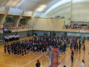 貝塚バレーボール連盟大会の全チームが集まっている様子を横から見た図