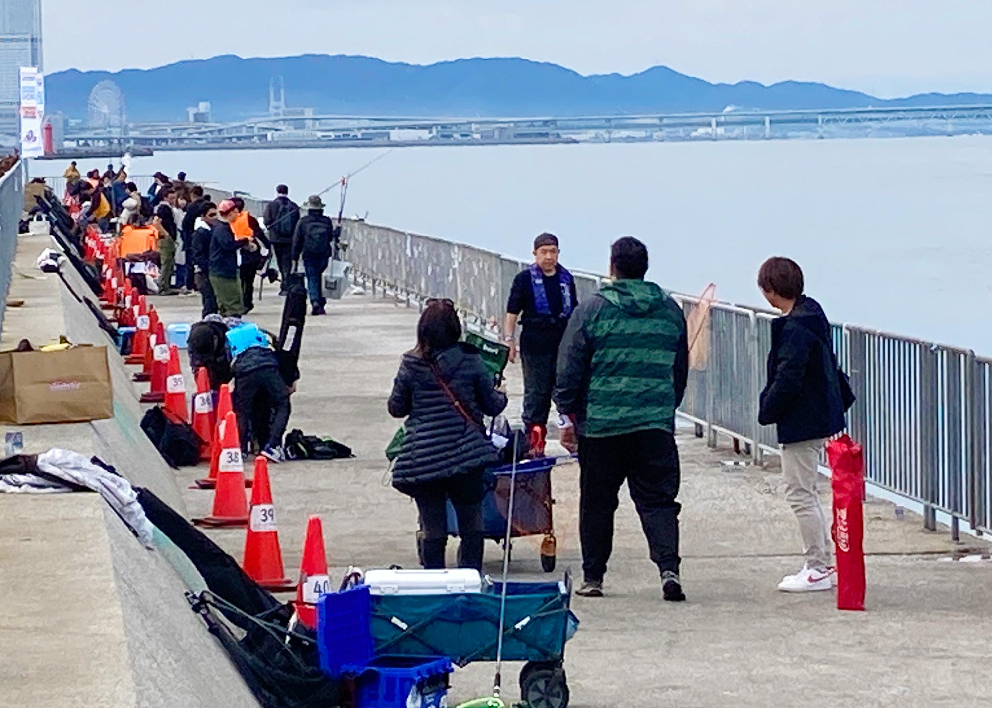 釣り大会の会場風景