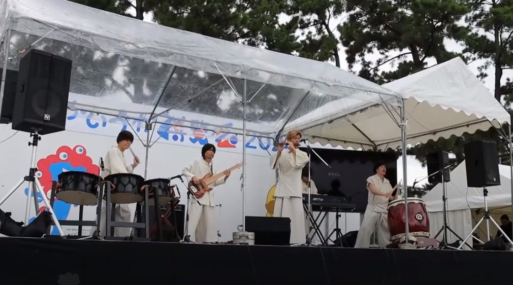 篠笛奏者ヒカルによるステージイベントの様子