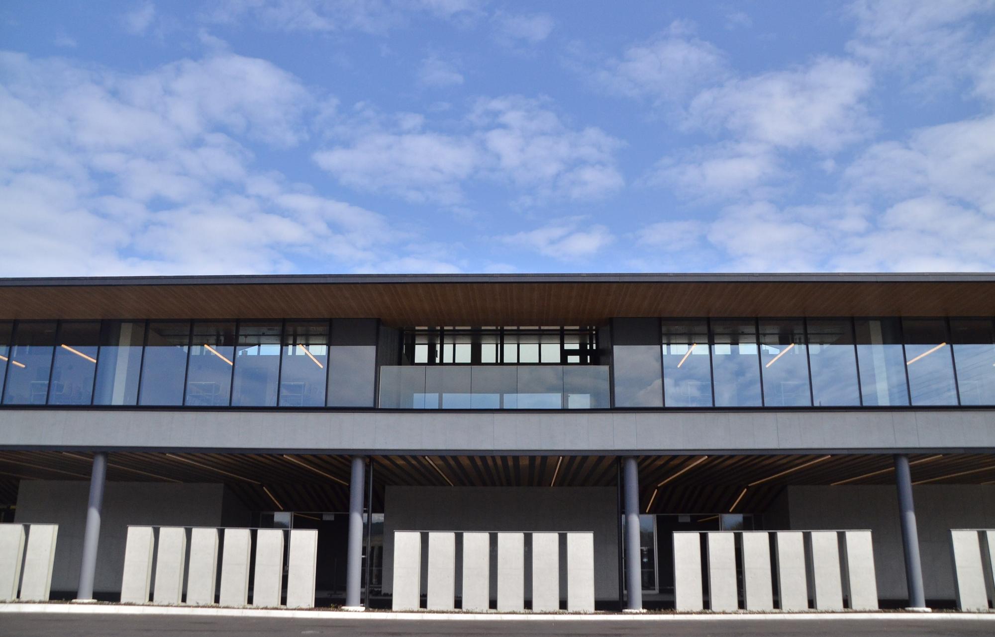 厳かな雰囲気を醸し出す外観となっています