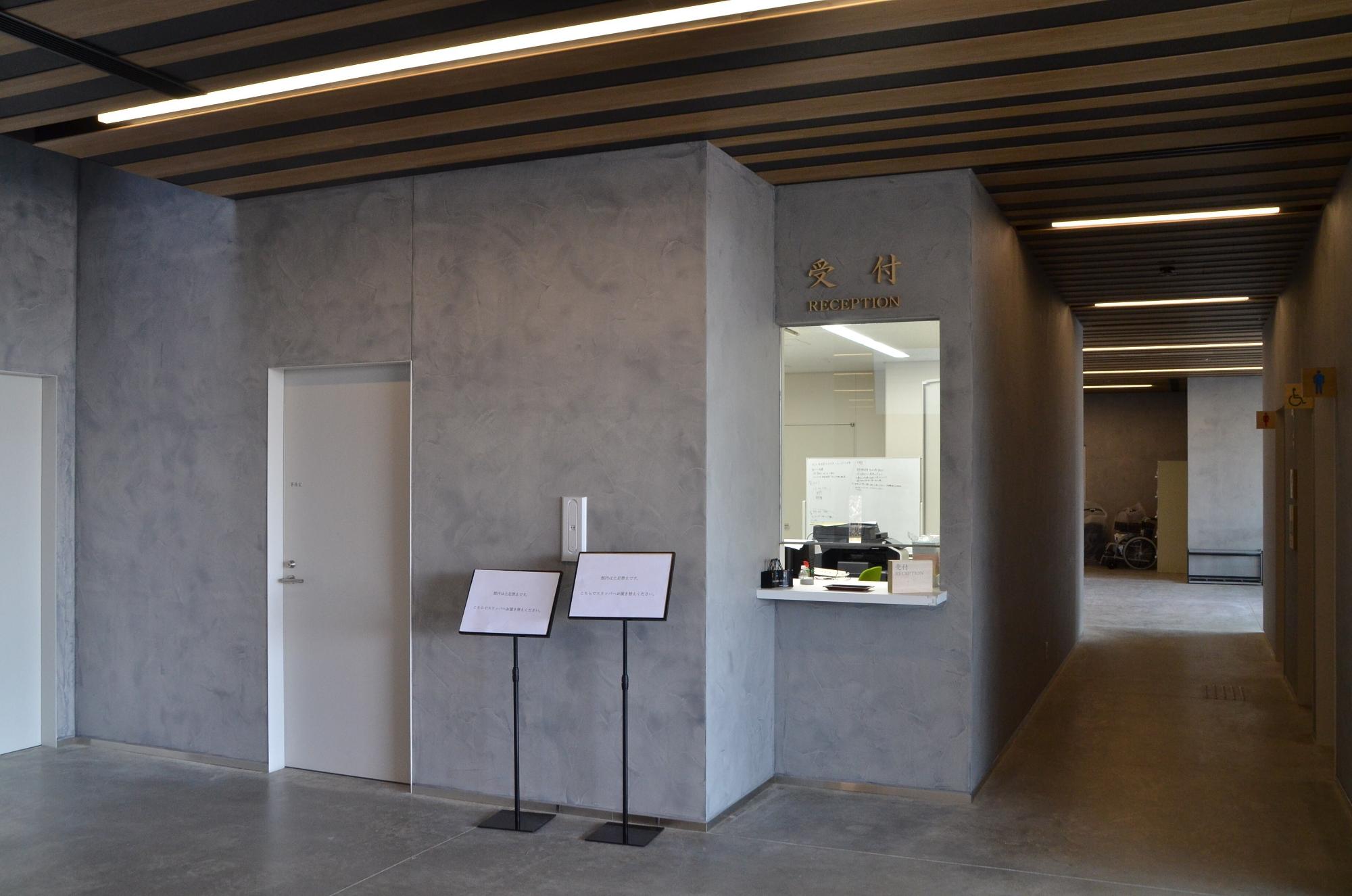 受付となっています。式場から出棺されたご遺体の火葬について、火葬場使用許可証を発行する場所となっています