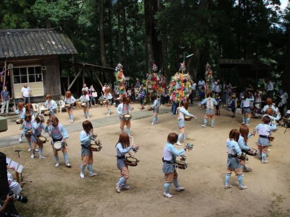 大杉ざんざこ踊りの様子の写真