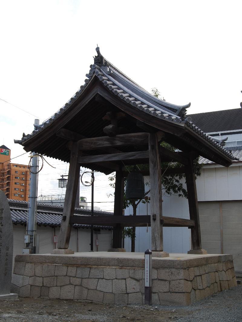 願泉寺鐘楼の写真