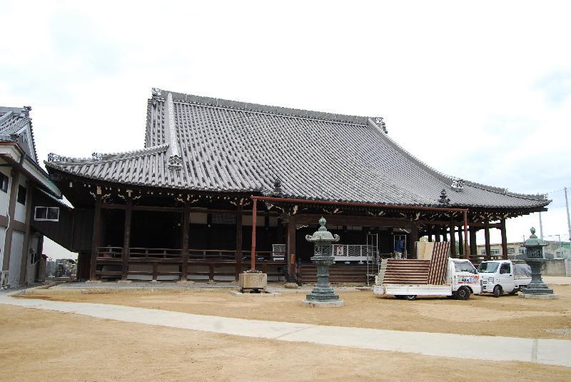 願泉寺本堂の全景写真
