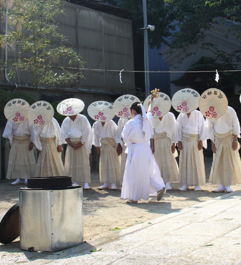 湯神楽神事の写真2