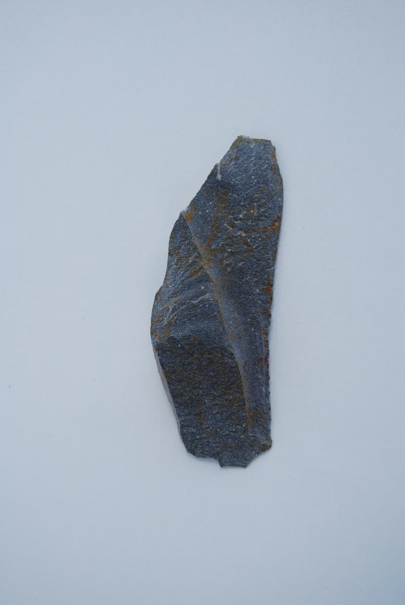 王子遺跡から出土した石器の破片の写真