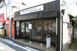 つげ櫛を販売する貝塚ぶらんどショップの写真（当時）