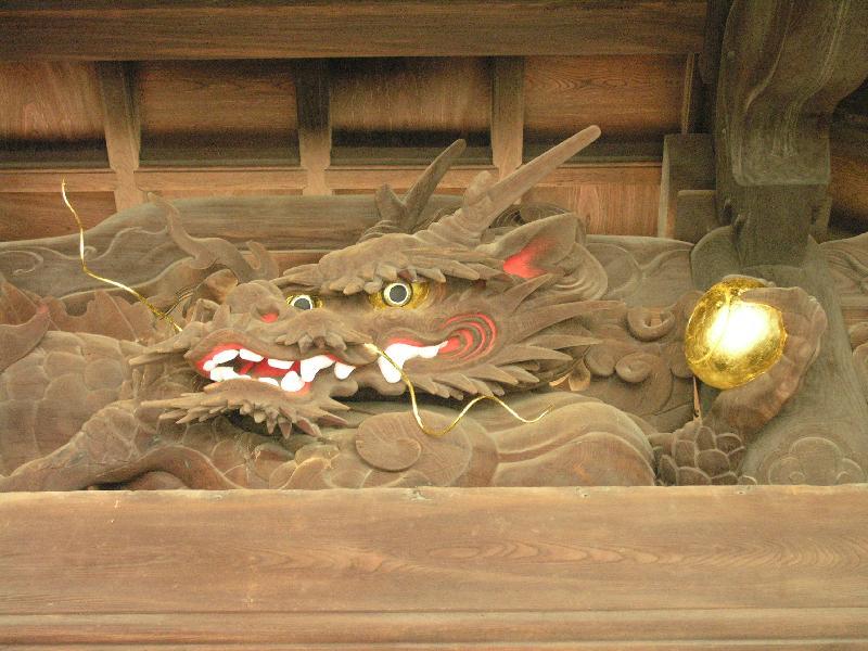 表門の龍の彫刻の写真