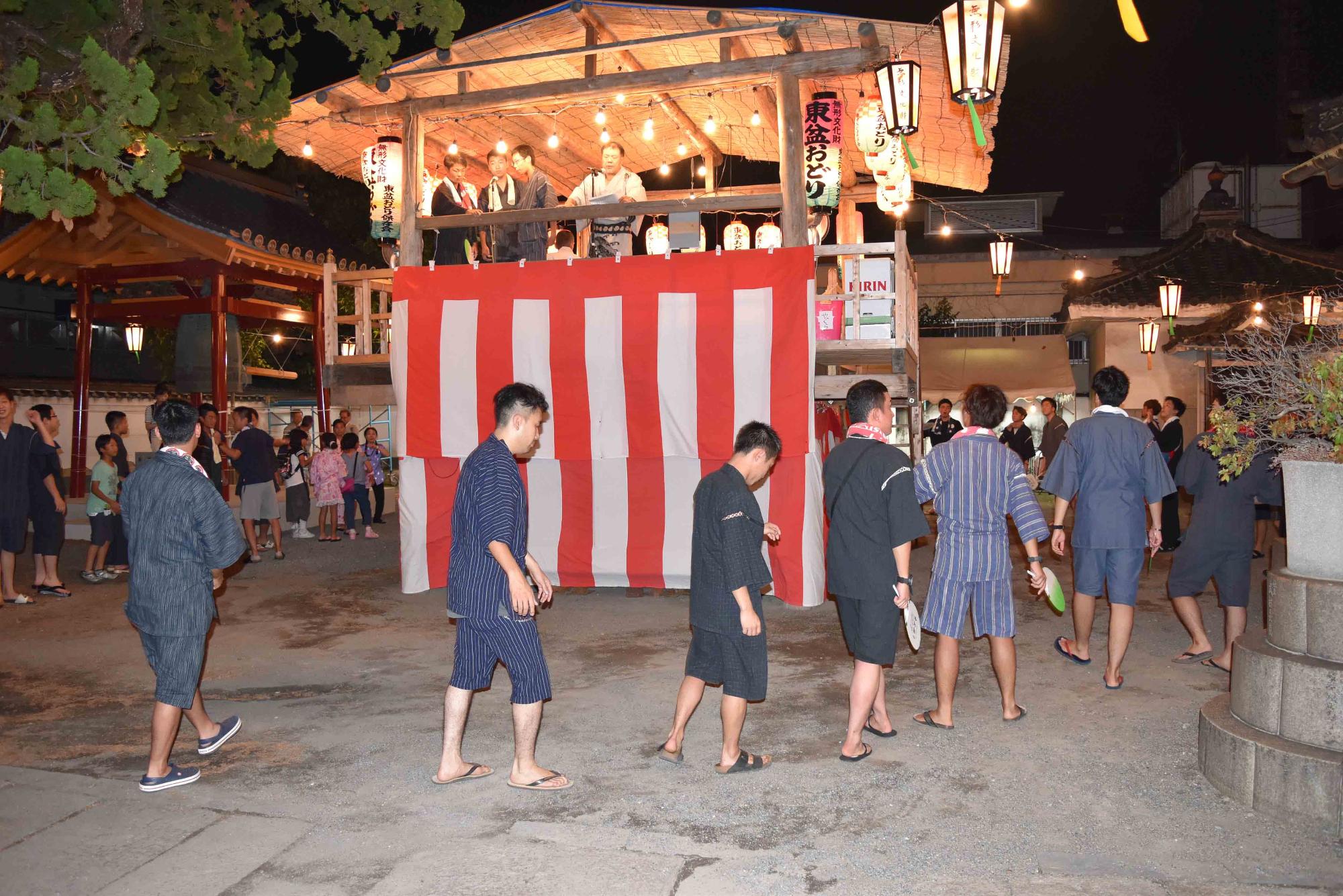 府指定無形文化財 貝塚の東盆踊りの写真