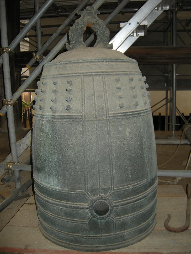 願泉寺鐘楼の銅鍾の写真