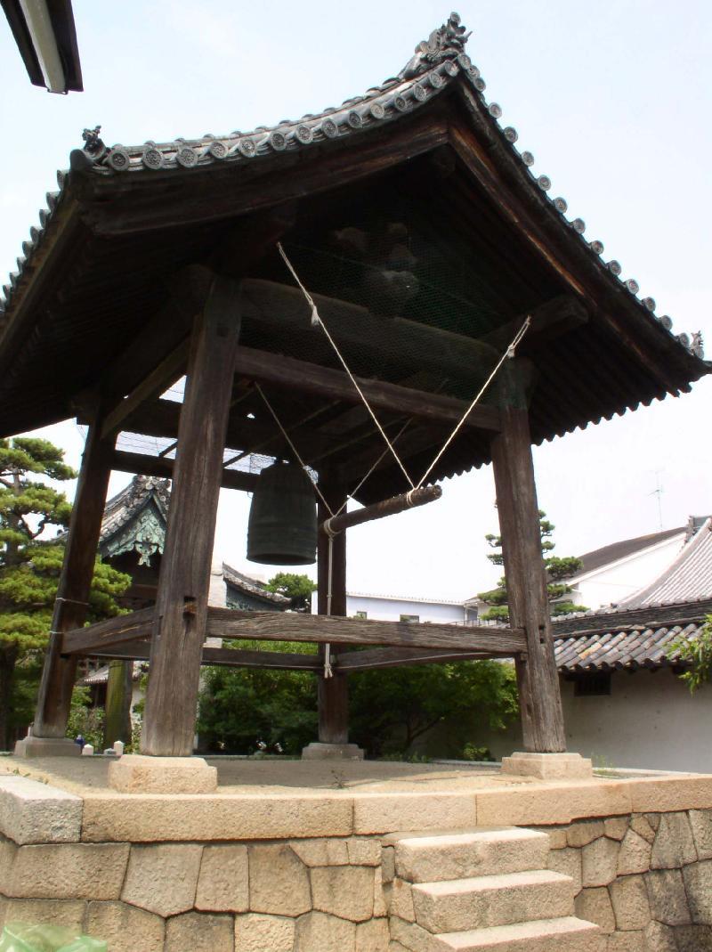 願泉寺鐘楼の写真