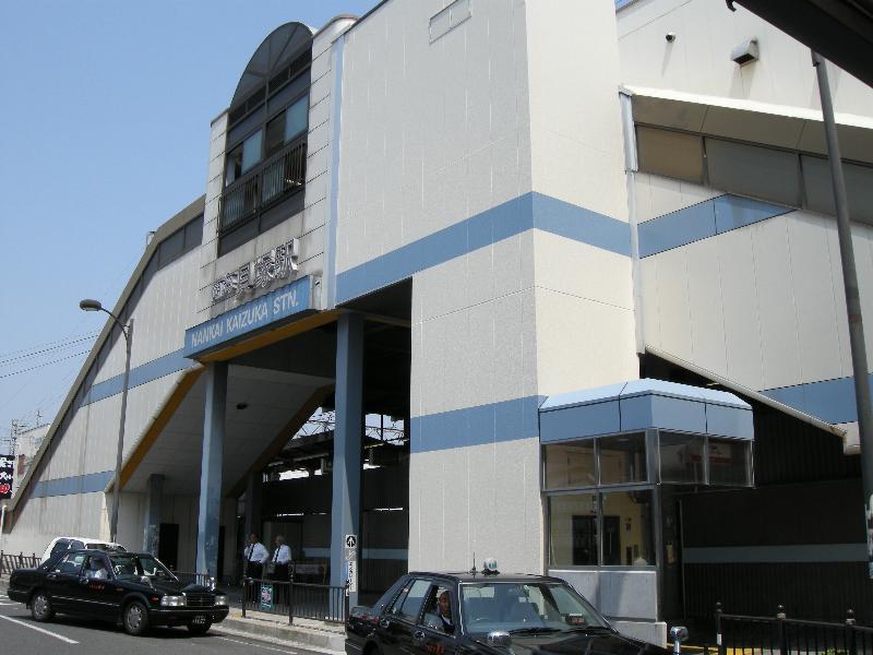 現在の南海貝塚駅の風景写真