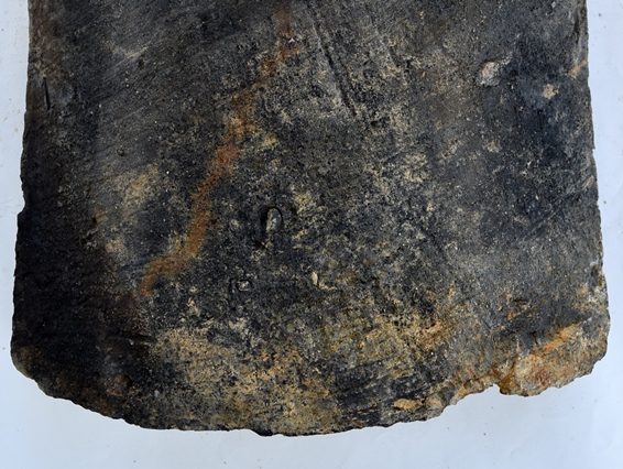 平安時代12世紀初頭の平瓦の凸面に残る糸切り痕の写真