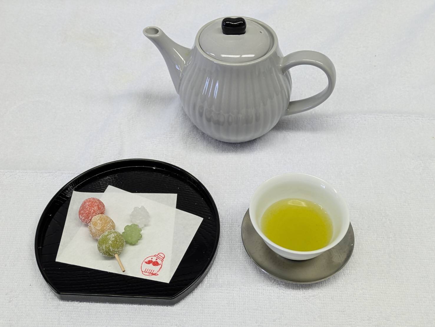 煎茶会のお茶とすはま団子と金平糖