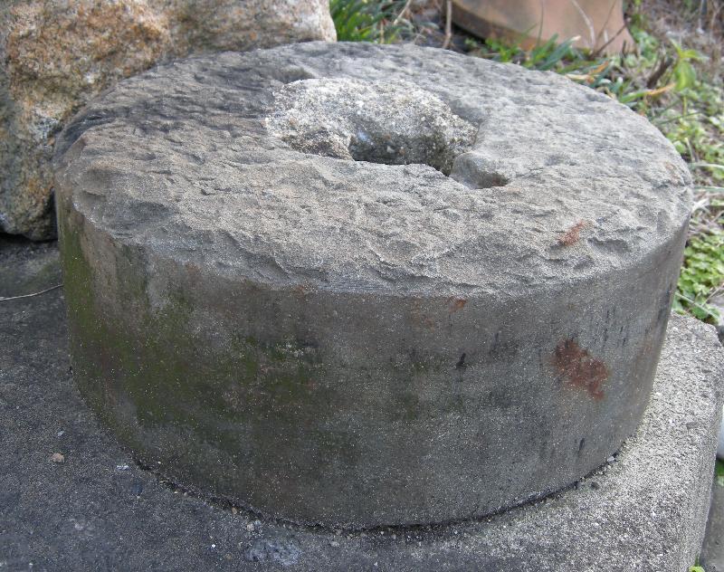 貝塚市加神で発見した石造物