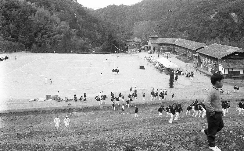 昭和30年ごろの蕎原小学校の写真