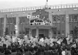 貝塚市公会堂・公民館の落成に合わせて行われた市制10周年記念式典の写真