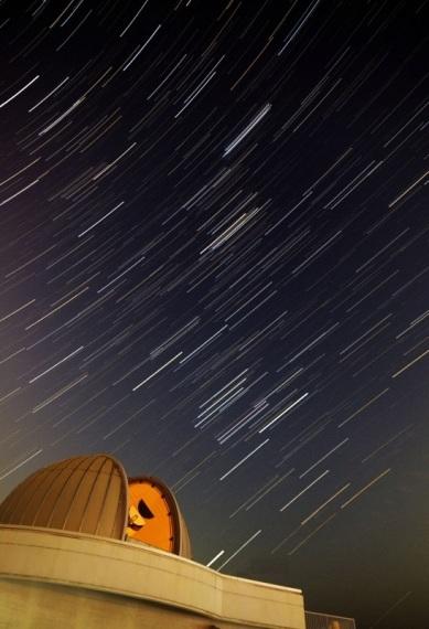 善兵衛ランドを巡る星座を長時間露出して撮影しています