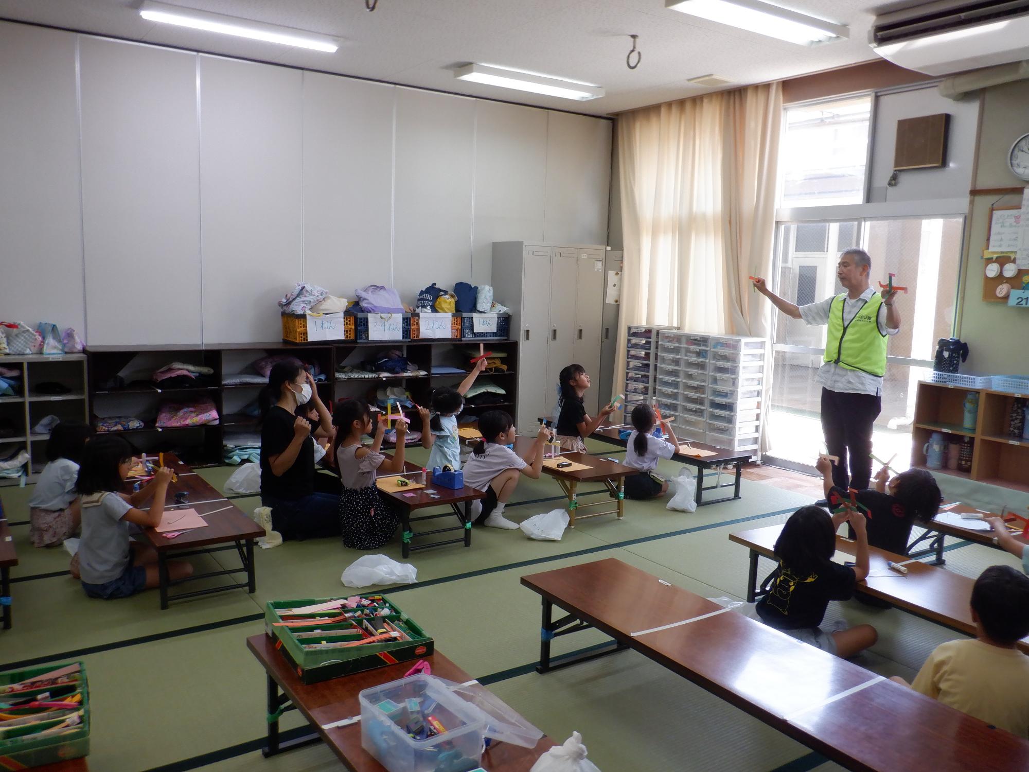 あそび隊が説明している様子