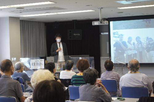 World Seed 代表理事の岡見厚志さんが講義をされる様子です