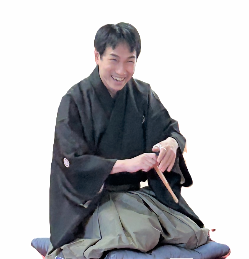 落語をする着物を着た男性