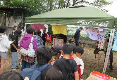 ストラックアウトの模擬店の様子