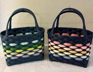 クラフトバンドで作った2種類のカラフルバッグ