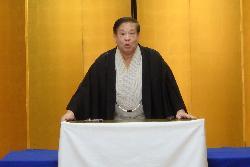 講談をする旭堂南鱗さん