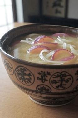 さつまいもと玉ねぎが入ったみそ汁