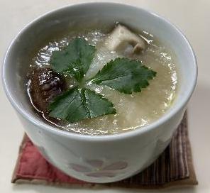 お椀に盛られたとろろ蒸し