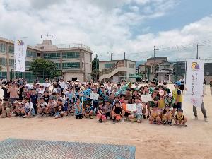 ドッチビー大会参加した子どもたちの集合写真