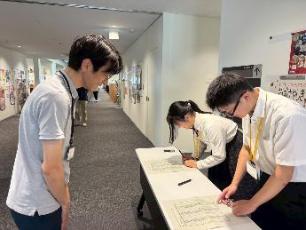 職場体験では、各課の会議の受付なども体験します