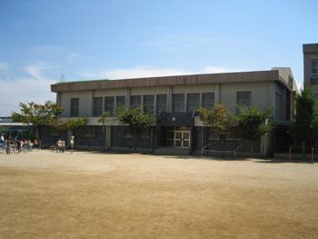 中央小学校体育館