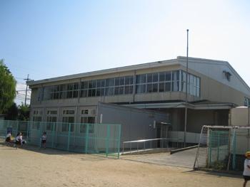 津田小学校体育館